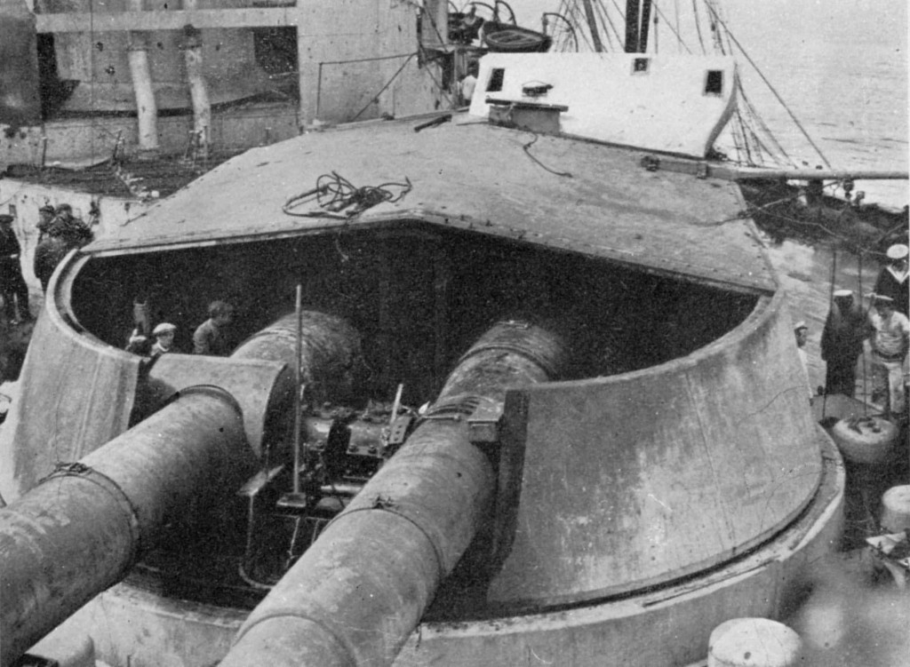Damage to Q turret of British battle cruiser HMS Lion after the Battle of Jutland . Front armor plate has been removed.